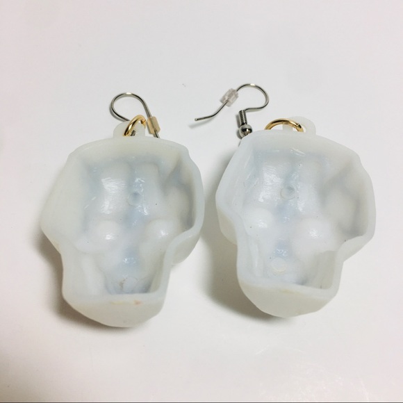 Fun Plastic Skull Earrings - Picture 2 of 2